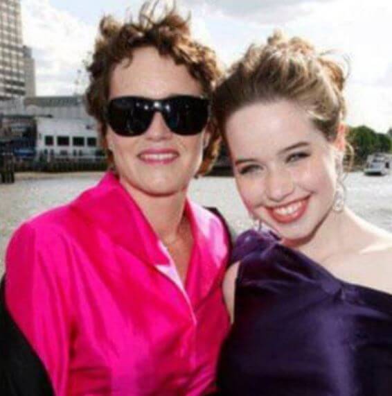 Debra Lomas with her daughter Anna Popplewell